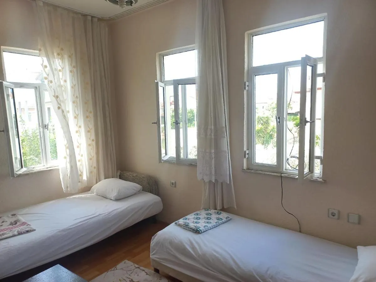 Adventurous Local Hostel Φετιγιέ