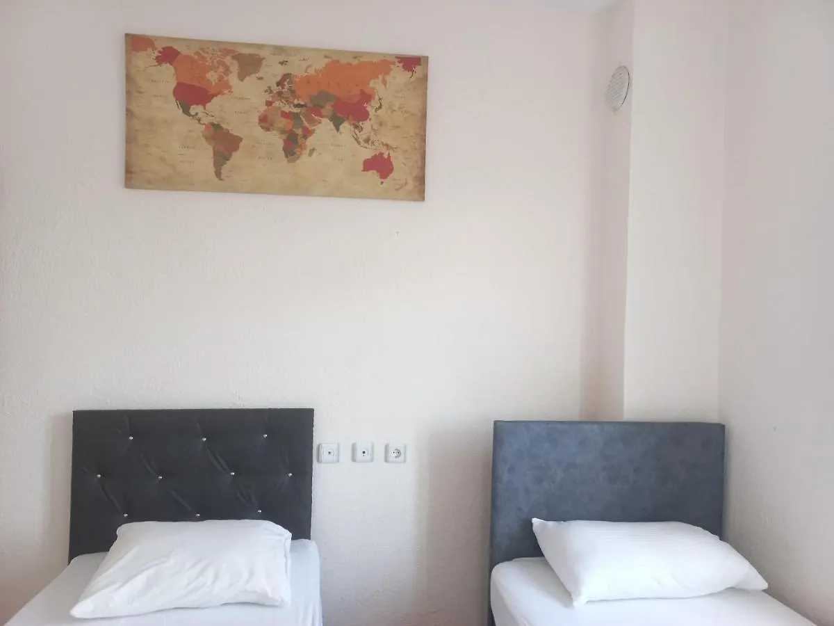 Adventurous Local Hostel Φετιγιέ