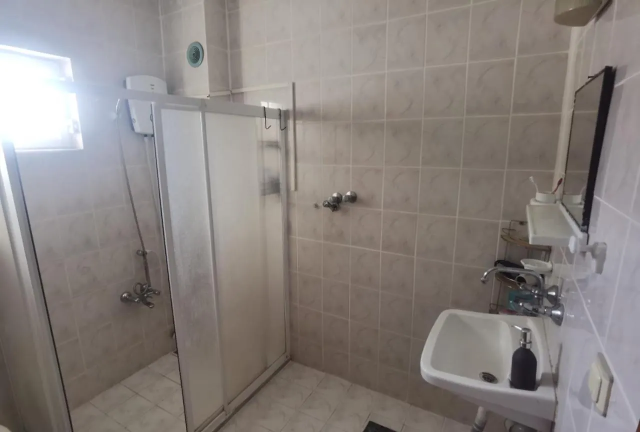 Adventurous Local Hostel Φετιγιέ